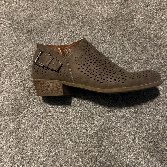 Low slip on boots - Picture 2 of 2